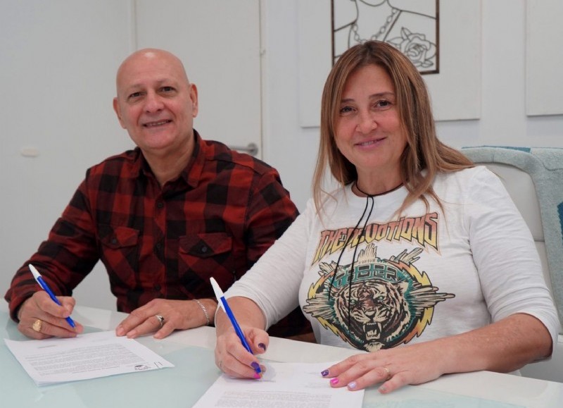 Karina Menéndez decidió anticipar las paritarias con el Sindicato de Empleados Municipales, a cargo del secretario general José Luis Núñez y resolvieron que el incremento impacte en los recibos de sueldo del mes de julio.