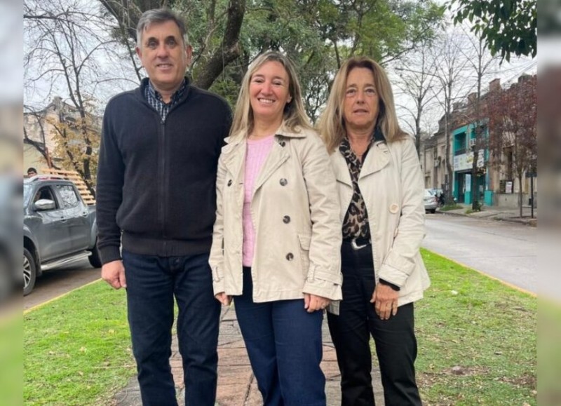 Evangelina Cabral junto a Gustavo Mangoni y Marcela Munarris (Bloque LLA Mercedes)