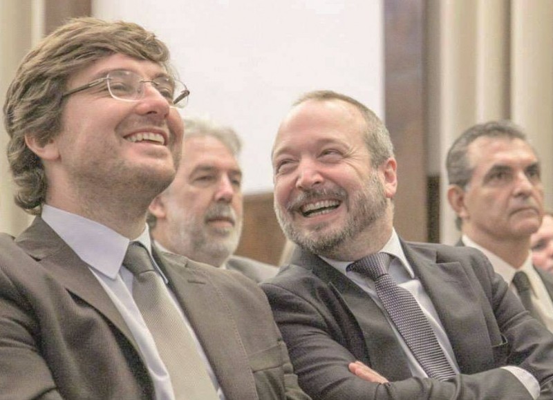 Lucas Ghi y Martín Sabbatella ensayan una salida negociada a la interna que los enfrenta.