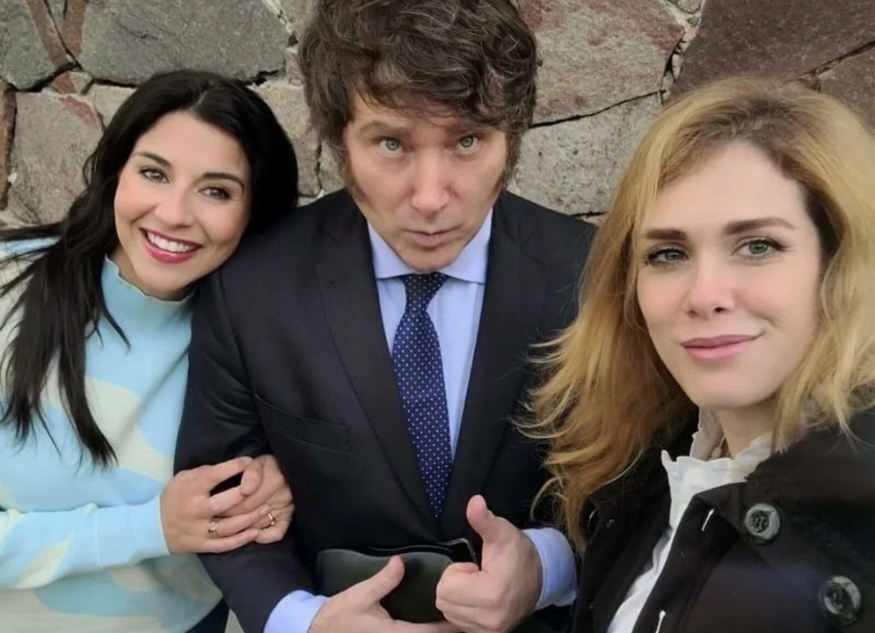 El presidente Javier Milei entre las diputadas Marcela Pagano y Lilia Lemoine, cuando se llevaban bien.