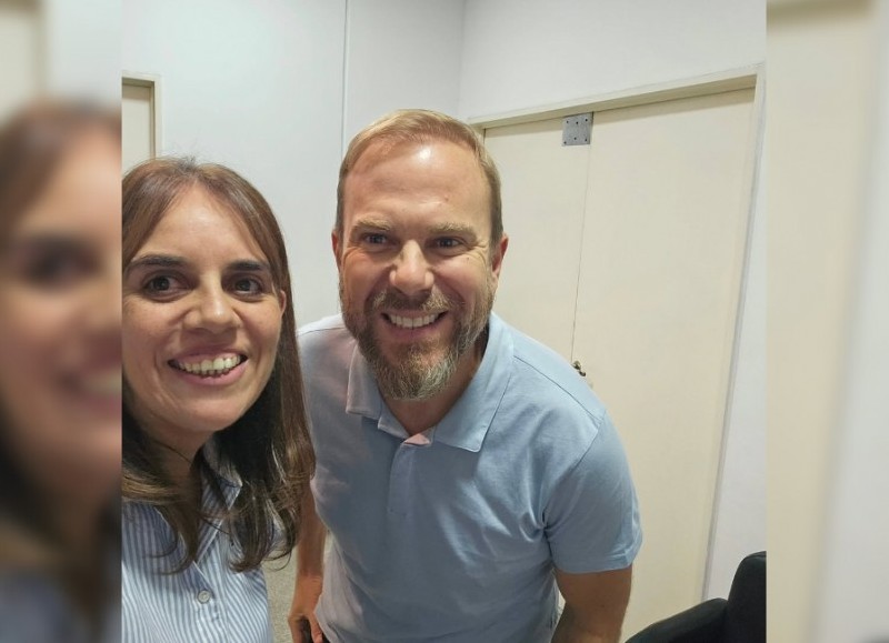 El intendente de Ezeiza, Gastón Granados, junto a su tía Leonor.
