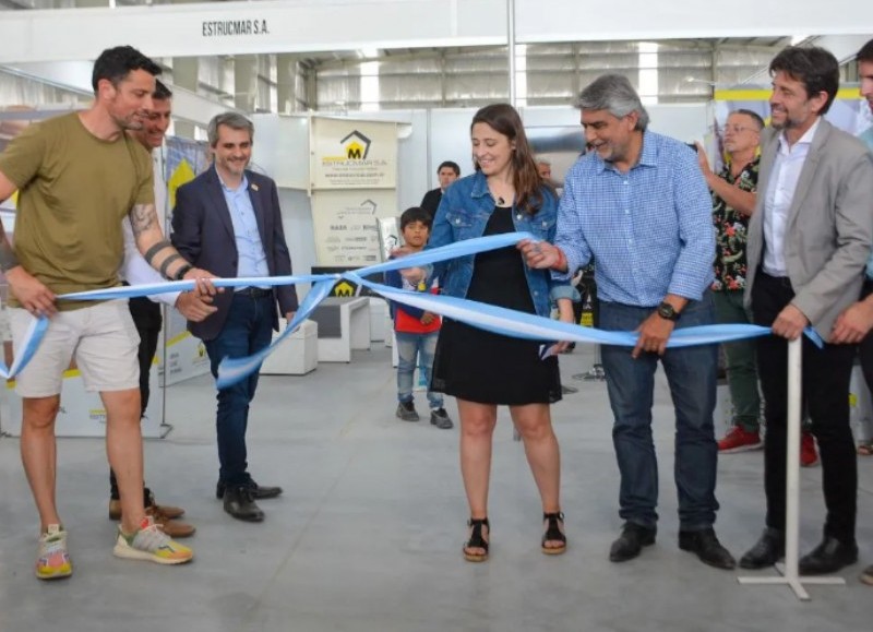 En ese marco, también tuvo lugar la segunda edición de la Fiesta de la Frutilla, una feria con degustación de comida, venta de artesanías y más de 25 shows artísticos en vivo. 