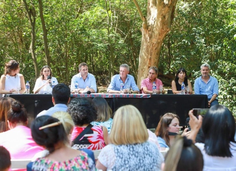 El intendente Federico Achával acompañó el Primer Congreso Bonaerense de Migraciones, que tuvo lugar en el Instituto Carlos Pellegrini, con la participación de gran cantidad de vecinos migrantes.