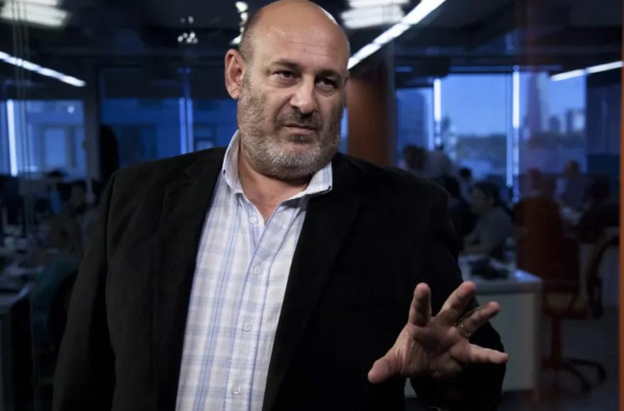 Denuncia de Santiago Cúneo sobre la utilización de etiquetas ideológicas falsas en la campaña.