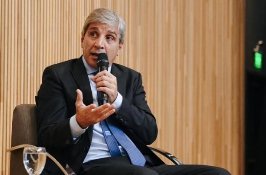 Luis Caputo acumula rechazos en el Fondo Monetario y en el entorno de la Casa Blanca