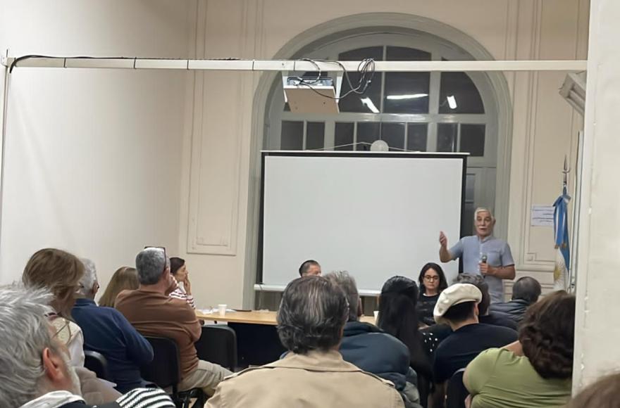 Estrategia partidaria delineada por Federico Storani para reorganizar la UCR.