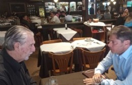 Ocasional y sugestivo encuentro entre Kicillof y Storani en un bar platense
