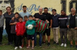 Merlo: la comuna entregó kits deportivos a los clubes de la ciudad