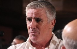 La gestión de Facundo Diz en Navarro es acusada de manipular políticamente una obra escolar.