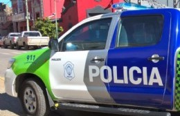 Preocupación: una ambulancia de Moreno cruza en rojo y casi atropella a un motociclista
