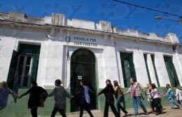 El frío agudiza las falencias edilicias en una escuela de La Plata
