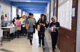 Perczyk entregó netbooks del Conectar Igualdad a estudiantes de José C. Paz