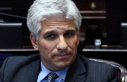 Acusan a Claudio Poggi de usar medios del Estado para un viaje personal