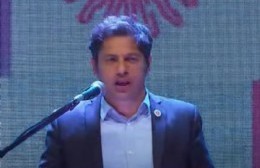 El gobernador Kicillof se olvidó de homenajear a "Evita" y utilizó los recursos para hacer política