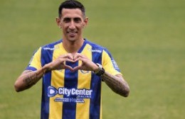 Di María fue el centro de una celebración cargada de simbolismo en su debut con Central