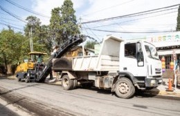 Pilar: avanzan los trabajos de repavimentación sobre las calles de la ciudad