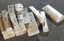 Detuvieron a dos sujetos que circulaban en Moreno con 24 kilos de marihuana