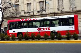 En La Plata crecen las acusaciones por una ocupación que habría dañado un proceso licitatorio clave